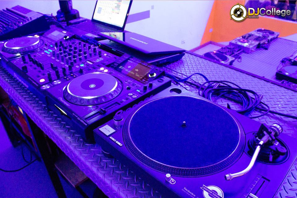 🎵Cursos Disponibles🎵

💿Producción Musical Nivel I ➡ Lunes y Miércoles de 4:00 pm a 6:00 pm

💿Producción Musical Nivel I ➡ Sabatino de 9:00 am a 1:00 pm

📱0212.243.99.09
📧djcollegevzla@gmail.com