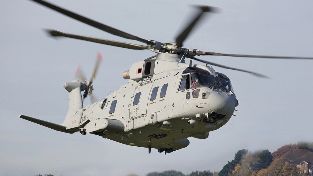 UK #RoyalMarines Takes Delivery of the First Upgraded #AW101 #MerlinMk4 Helicopter from #Leonardo Helicopters. #RoyalNavy defpost.com/uk-royal-marin…