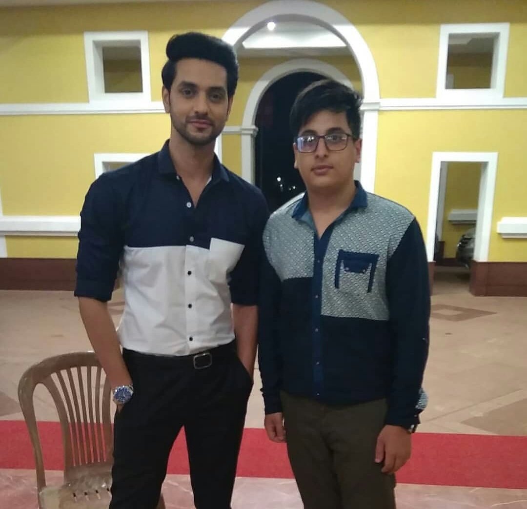 Shakti_Zone's tweet photo. @shaktiarora with Fan on Set #silsilabadalterishtonka......
#ShaktiArora #SA #SilsilaBadalteRishtonKa #Goadaries #ShaktiAroraOfficialApp https://t.co/EkmoHQeyln