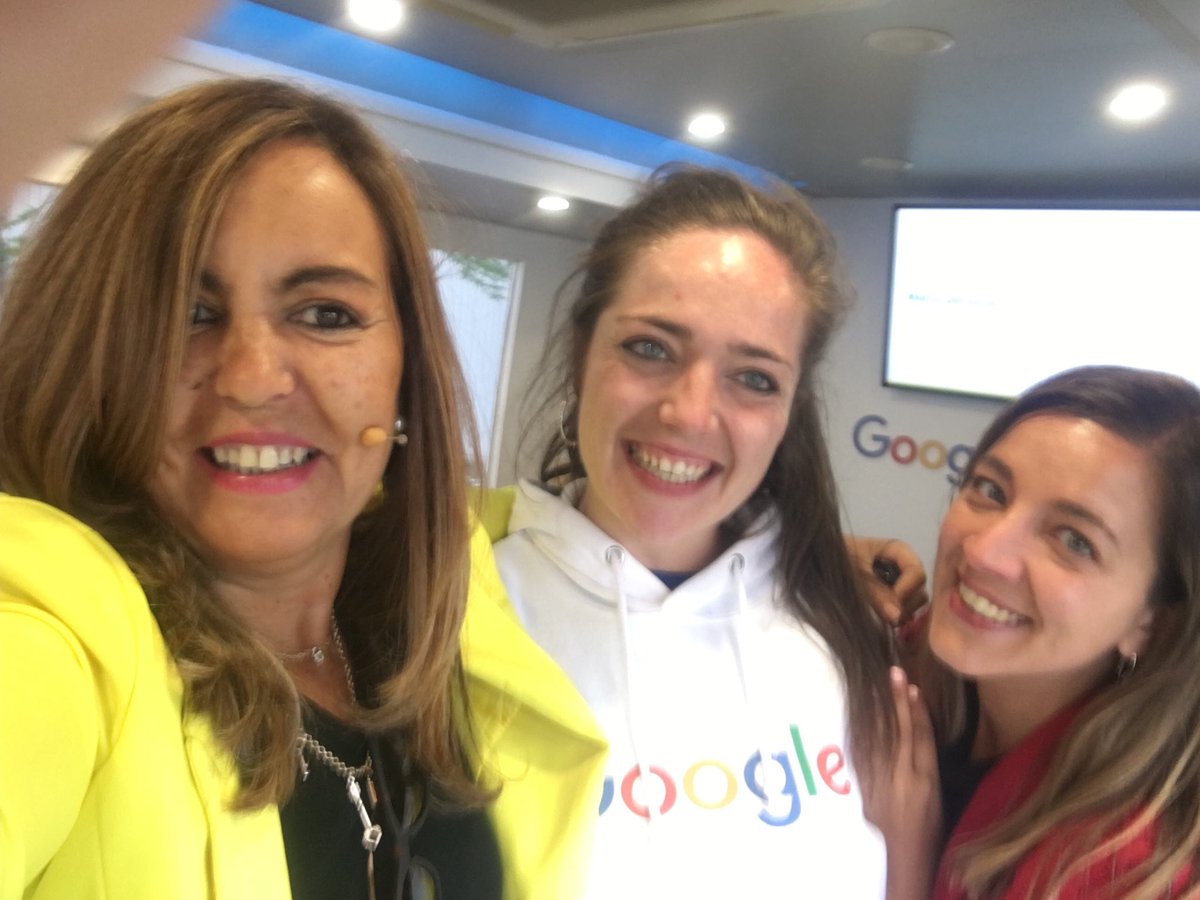 fatimamartinez's tweet photo. Terminado otro fantástico día con el bus de #GoogleActivate hablando de Marca Personal, esta vez en la preciosa ciudad de Burgos con @JanireMS y @MaiteArberas https://t.co/IcHMrd9YcC