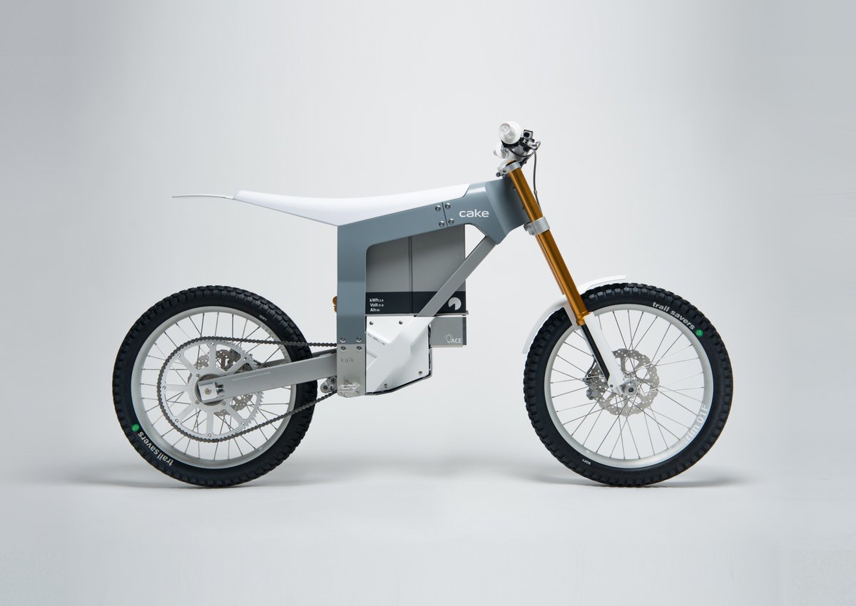 WeAreParliament's tweet photo. We're straight up drooling over this Swedish-designed electric dirt bike by @ridecake. Where's our sugar daddy who wants to buy us one? https://t.co/3w3lqd8JHe #parliamentprops #motorcycles #thingswithwheels https://t.co/5xqwceYmek