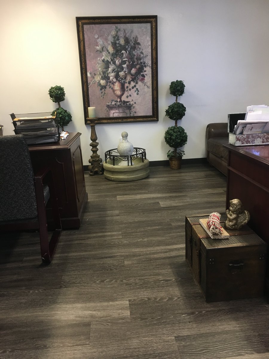quickplatesbako's tweet photo. Hello! Everyone hope your not standing in the line at the DMV. We have NO waiting here at QUICK PLATES &amp; TAGS over here at 2217 F St Ste B.  Call us and get a FrEe quote of the cost to Register your AUTO @ 661-631-1512 Lic#85934 https://t.co/gexvDJgEHA