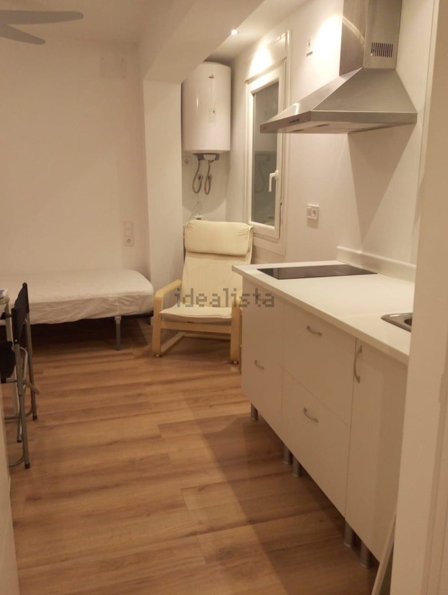 elzulista's tweet photo. Hoy @elzulista llega a Valencia! 20m2 por solo 500€ + gastos de comunidad compartidos! Ideal para autónomos, trabaja incluso desde la ducha, haz 💩 mientras controlas la paella en tu súper cocina! Y además harás ejercicio, ni siquiera está en el centro! https://t.co/OmNWhtPXiF https://t.co/VlsFDCoVUF
