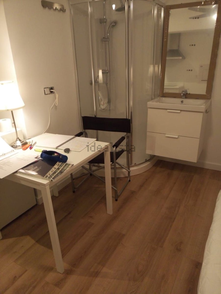 elzulista's tweet photo. Hoy @elzulista llega a Valencia! 20m2 por solo 500€ + gastos de comunidad compartidos! Ideal para autónomos, trabaja incluso desde la ducha, haz 💩 mientras controlas la paella en tu súper cocina! Y además harás ejercicio, ni siquiera está en el centro! https://t.co/OmNWhtPXiF https://t.co/VlsFDCoVUF