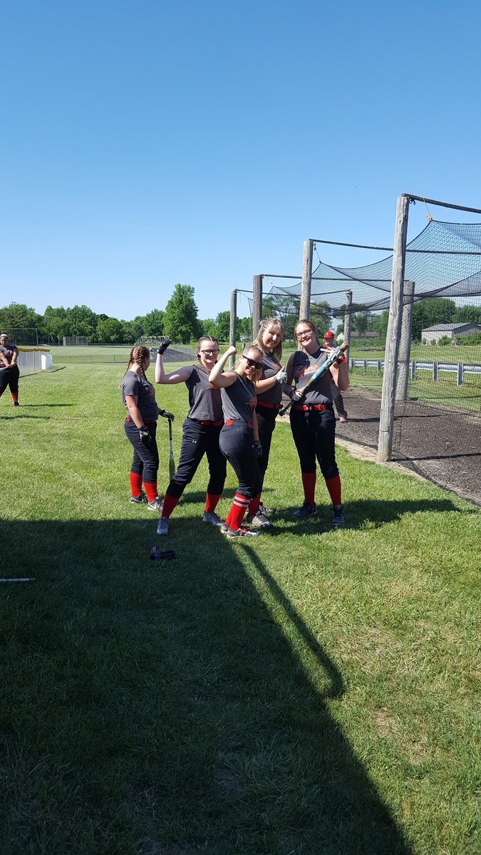 jillness65's tweet photo. Getting ready for Sectional championship game. #LCSSOFTBALL https://t.co/VRbHulFjGG