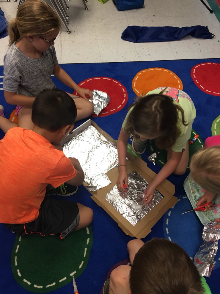 TeachLim's tweet photo. Making s’mores ovens. https://t.co/jFuDonhHzY