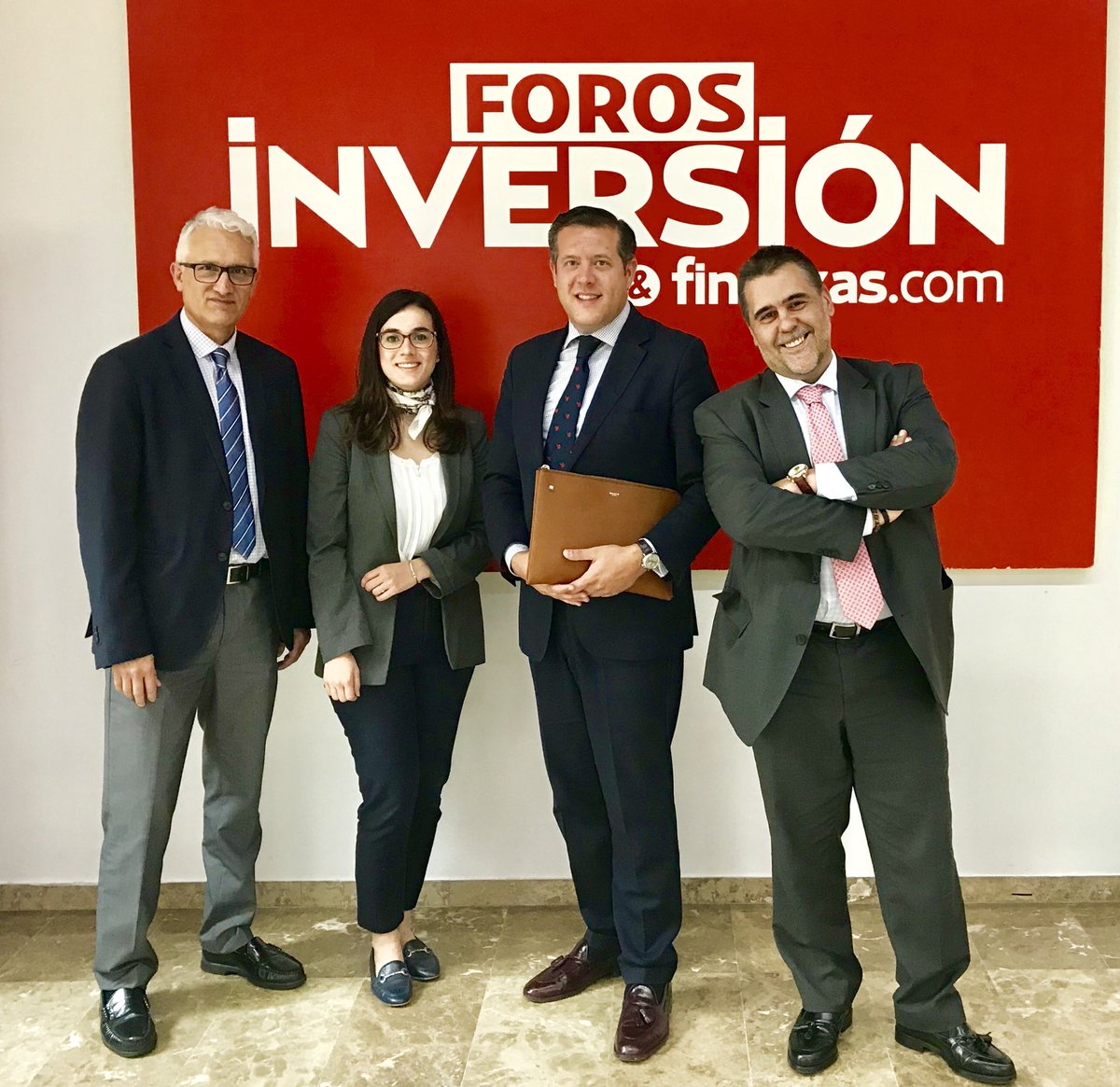 fmorenocuevas's tweet photo. Un placer participar con el equipo de Sotavento en el V Foro de #asesoresfinancieros Nuevos enfoques, nuevas tendencias... Inteligencia Artificial, Big Data, RoboAdvisors! @finanzascom @CSVocento @PeymanNikoo @SotaventoConsul @finect https://t.co/iqny9835l7