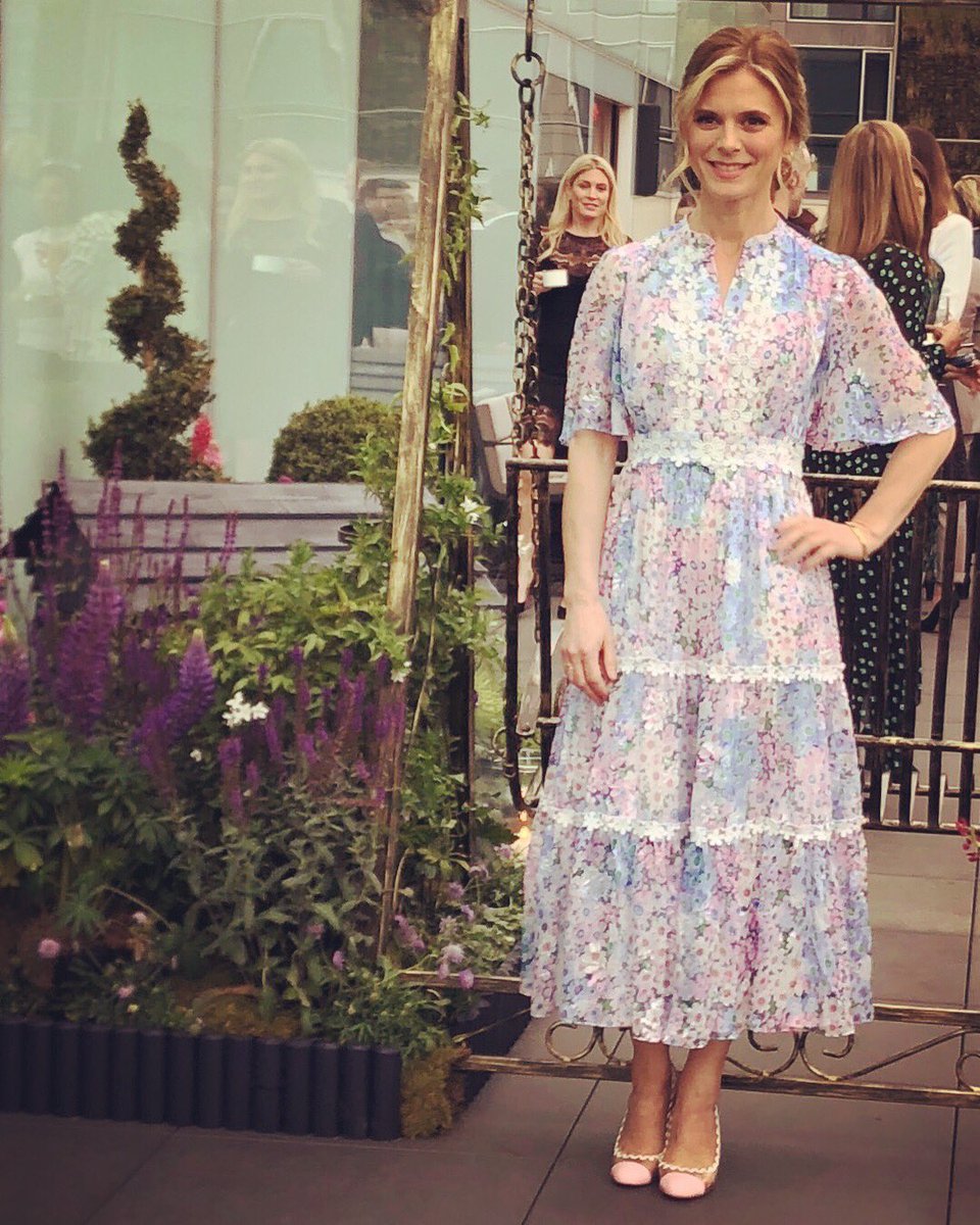EmiliaFox's tweet photo. A beautiful evening in a beautiful location celebrating #RHSChelsea2018 @FSTenTrinity #TTSinBloom #FSResidences @katespadeny @LouboutinWorld @lizbmakeup @DinnyHall @alexmonroe https://t.co/6xyItccRTu