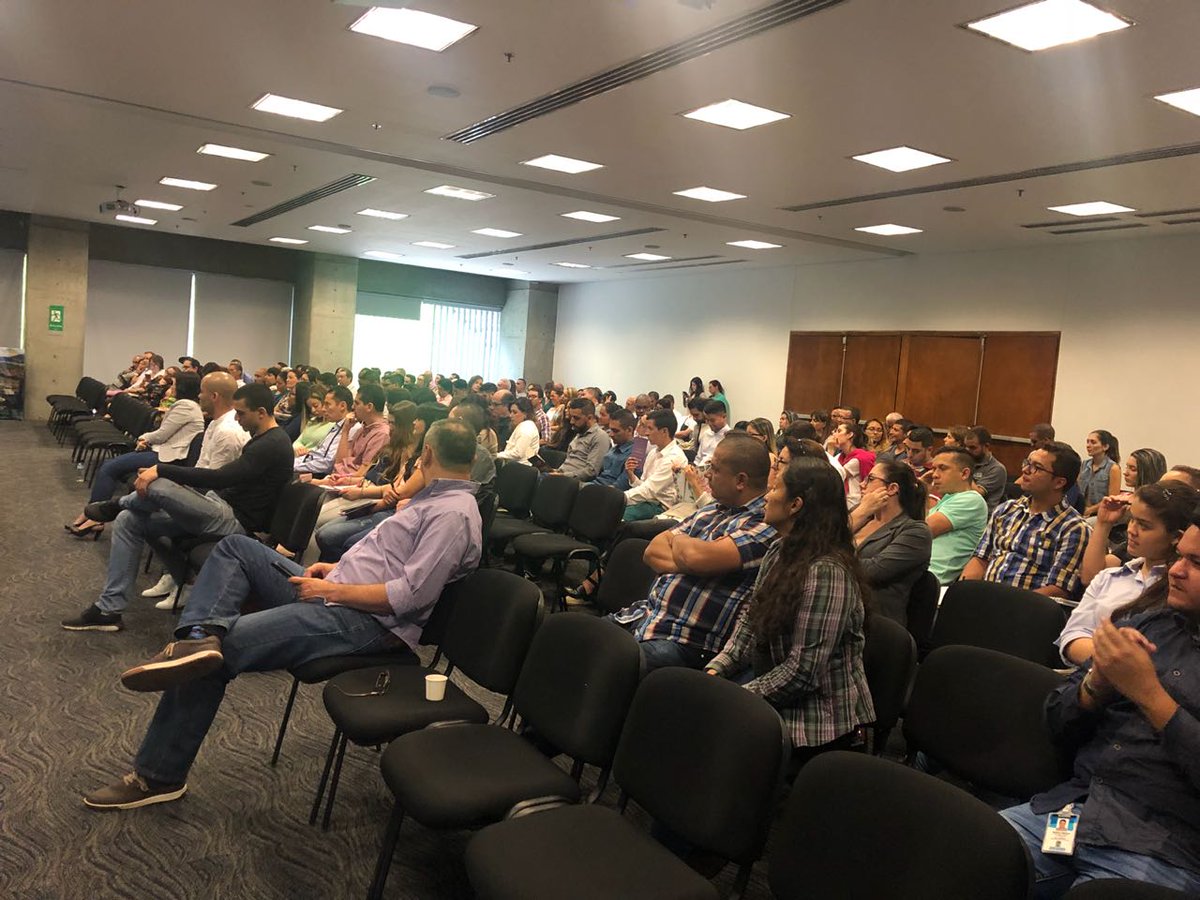 AlcaldiadeMed's tweet photo. 📊 En el panel de expertos de #Enplanta, conversamos sobre el mejoramiento continuo y la productividad empresarial. Enseñamos a las empresas los factores de éxito en la generación de cultura de mejoramiento en las organizaciones. #DesarrolloYConfianza ✔️ https://t.co/Rhlab2RuP5