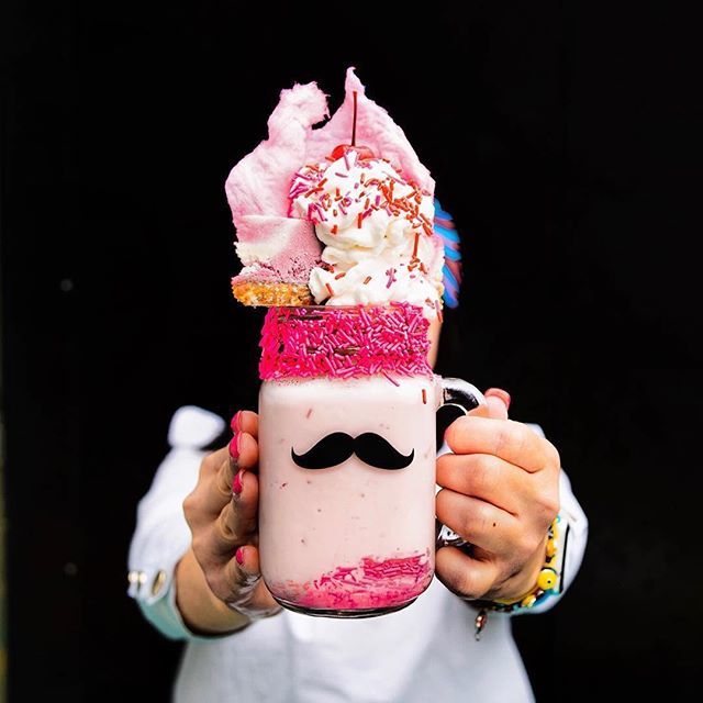redbloomsalon's tweet photo. #LocalLovesYYC 💗 Warm weather is for milkshakes from @regrub_love 🍦 Did you know they even serve vegan milkshakes?! Make sure to stop by for a cool treat after your hair appointment 😊
📸#Repost @regrub_love https://t.co/3ONIZZ6j0y https://t.co/FQM3LCtooI