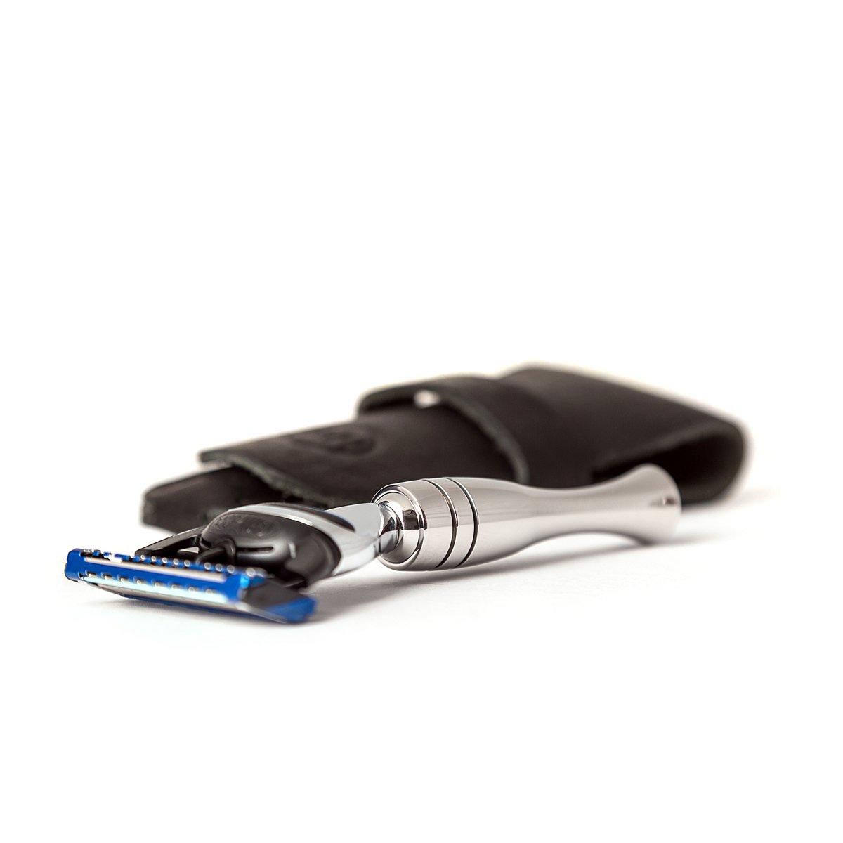 The holiday season is almost upon us! Time for a new #travelrazor and #razorcase from #wildeandharte #menstravelrazor #travelaccessories tinyurl.com/ydg8wyys