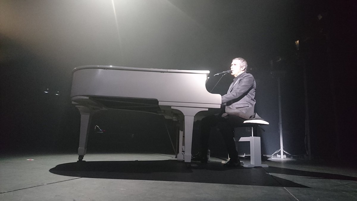 HlneGaymard's tweet photo. Bravo et Merci pour ce concert @JulienClerc_Off #AmphitéaAngers  #Love #DeMèreEnFille #RIPMaman #BelHomme https://t.co/SDF3ZMyZyM
