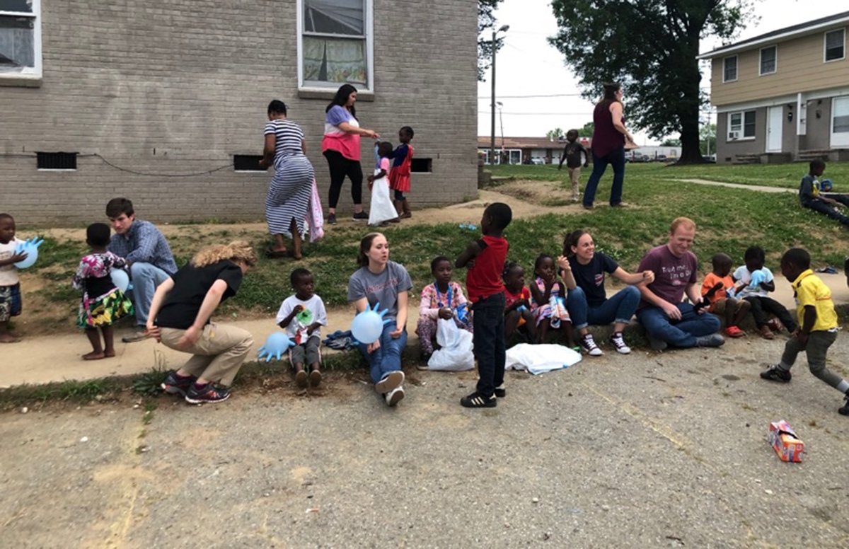 mercyhillnc's tweet photo. "Whether sharing a meal with the homeless, painting a room, or doing some yard work, generosity happens when you envision a different, improved situation for the recipient..." Click for a story of tragedy, generosity, and hope from #MHServeWeek. https://t.co/Hp0wNz7X2z https://t.co/5tk4OmpmbD