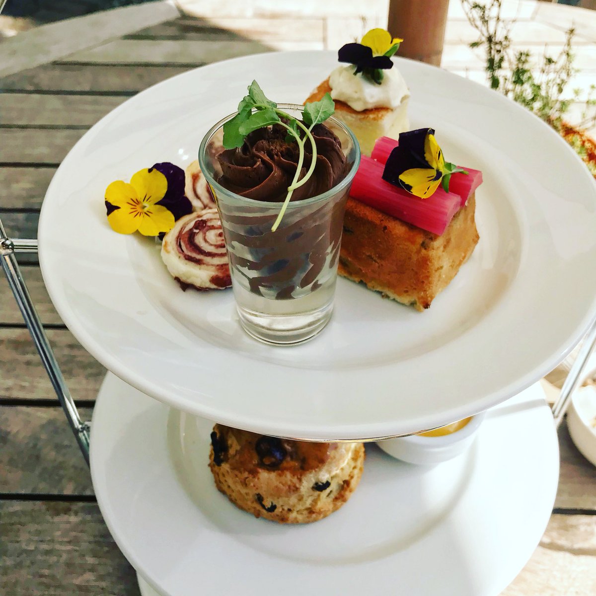 We had a brilliant time in Rutland! Huge thanks to <a href="/DiscoverRutland/">Discover Rutland</a> <a href="/TheFalconHotel/">The Falcon Hotel</a> <a href="/BarnsdaleLodge/">BarnsdaleLodgeHotel</a> <a href="/TheLakeIsle/">The Lake Isle</a> <a href="/barnsdalegarden/">Barnsdale Gardens</a> and especially the locals at <a href="/vaultsuppingham/">The Vaults</a> BIG up Rutland, you might be small, but you’re mighty fine!!!