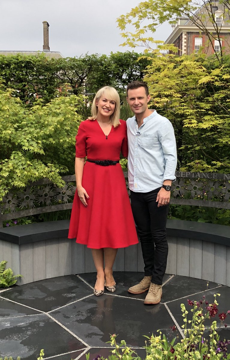 Nicki_Chapman's tweet photo. Thx @mcflyharry for joining us today. Hope you enjoyed your time at #ChelseaFlower2018
#gardeningtips #inspiration #insectfriendlyplants #butterflies #wildlife
@The_RHS @GWandShows #BBCChelsea https://t.co/KmNGJPOJsr