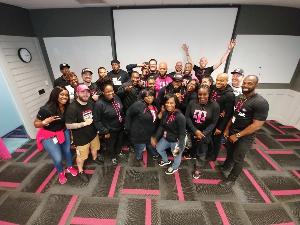 candymitchell06's tweet photo. Shout out to our Atlanta Retail Store Managers and District Managers for stopping by and spending some time with our Atlanta Team Of Experts!! We โค๏ธ Partnerships!!! We wonโt stop!! #AugustaDomiNation #WiNAllThings @RachRo03 @m_wan4life @RobertasBoy https://t.co/zecUz246Dx