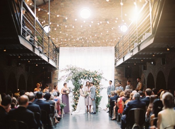 alex_dev_1's tweet photo. What a stunning wedding! Romantic NYC Wedding at the Foundry, captured by #JenHuang &amp; seen on @eadweddings #weddi... https://t.co/pZy9KCrt37 https://t.co/huQI7i2F25