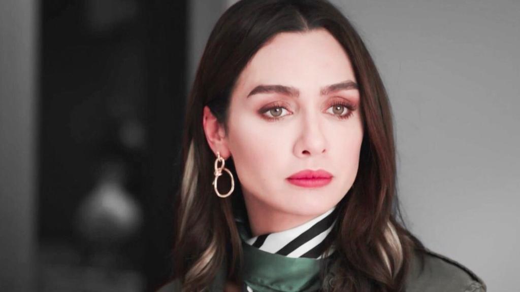 CristiV72's tweet photo. Thank you #AsFer for giving us so much joy. You guys filled our hearts with mixed emotions. Thanks for the wonderful work you've done. #SiyahBeyazAşk will always remain in our hearts.
#BirceAkalay #İbrahimÇelikkol #AslıAslan #FerhatAslan https://t.co/hYBt67E0Cf