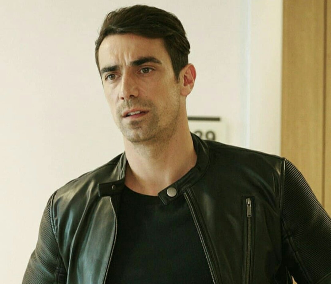 CristiV72's tweet photo. Thank you #AsFer for giving us so much joy. You guys filled our hearts with mixed emotions. Thanks for the wonderful work you've done. #SiyahBeyazAşk will always remain in our hearts.
#BirceAkalay #İbrahimÇelikkol #AslıAslan #FerhatAslan https://t.co/hYBt67E0Cf