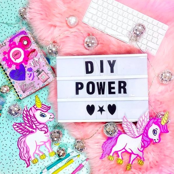 BlueRibbonsRev's tweet photo. Loving this DIY power from @Carodiy! 💖🦄 https://t.co/OGTe49A0Pu