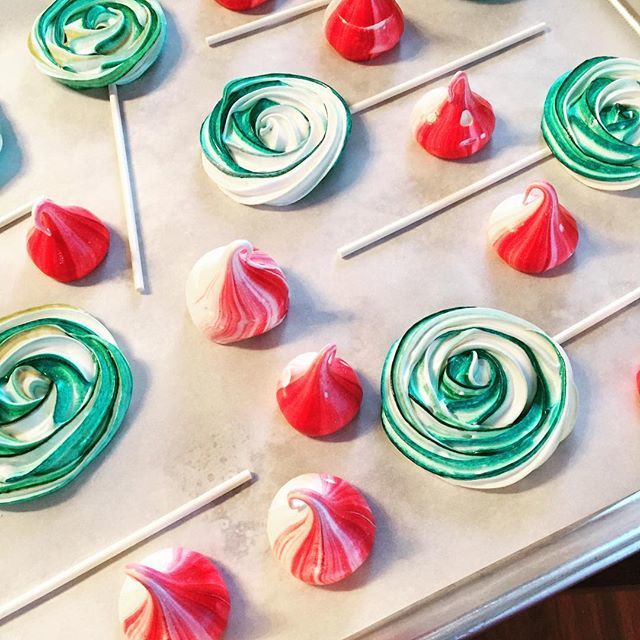 gingerheadcooki's tweet photo. Colorful meringue kisses and lollies!
#meringue #meringuecookies #meringuekisses #lollipop #teal #gingerheadbakery #customsweets #customeats #instayum https://t.co/NtaUfMWwwM