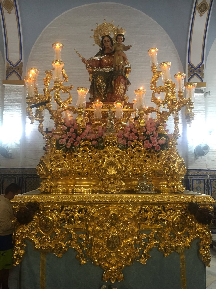 He vivido desafortunamente muchas no salidas de mi <a href="/hdadsantamarta/">Hdad. de Santa Marta</a> por la lluvia. Hoy he sufrido la primera con <a href="/AuxiTriana/">Auxiliadora de Triana</a>... Y lo he sufrido por las caras de tantos niños llorando. El año que viene se coge con mas ganas. Mucho ánimo !!
