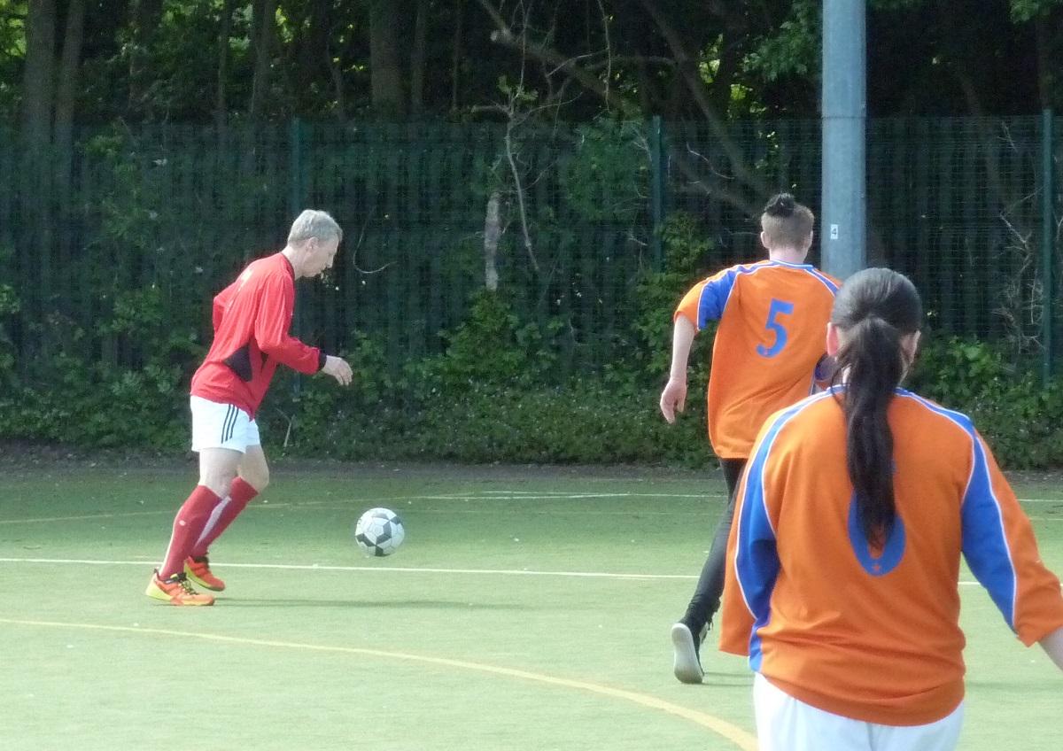 rotarycbs's tweet photo. @rotarycbs  Rotary Club of Cambridge South - May 2018 Homeless 5-a-Side Football Tournament - Congratulations TO ALL! TEN enthusiastic teams and their organisations came to battle, on a gloriously sunny day, for medals. #TommyMcClaffertyCup #rccambridgesouth #homeless #football https://t.co/JyaEpF7uo2
