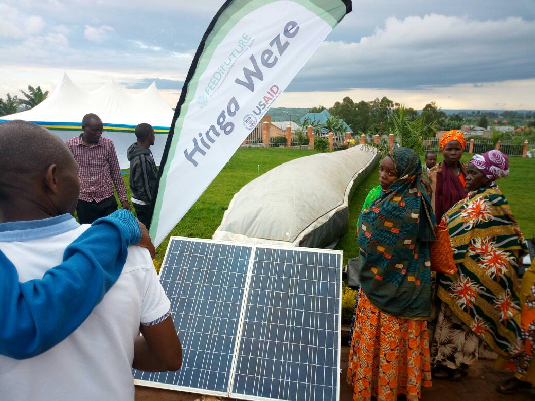 Introducing smallholder farmers to smart agric technologies. Here is a solar-bubble drier displayed by #Abanyamurava Coop at the <a href="/KarongiDistr/">Karongi District</a> Open Day. With funding from <a href="/USAIDRwanda/">USAID Rwanda</a>,  @HingaWezeRwanda is mobilising farmers to use modern equipment for post harvest handling