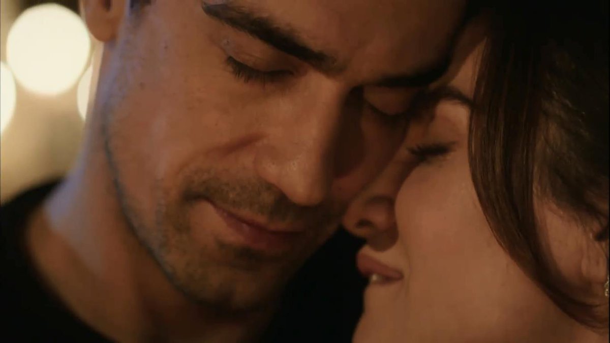 CristiV72's tweet photo. Thank you #AsFer for giving us so much joy. You guys filled our hearts with mixed emotions. Thanks for the wonderful work you've done. #SiyahBeyazAşk will always remain in our hearts.
#BirceAkalay #İbrahimÇelikkol #AslıAslan #FerhatAslan https://t.co/3fmPaaYXJ2