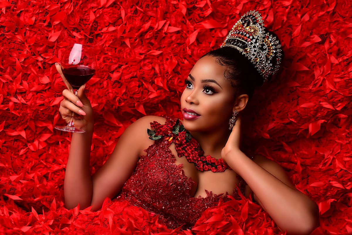 makeupbyjaru's tweet photo. Cheers... styled by @makeupbyjaru https://t.co/Yl018hQlHs