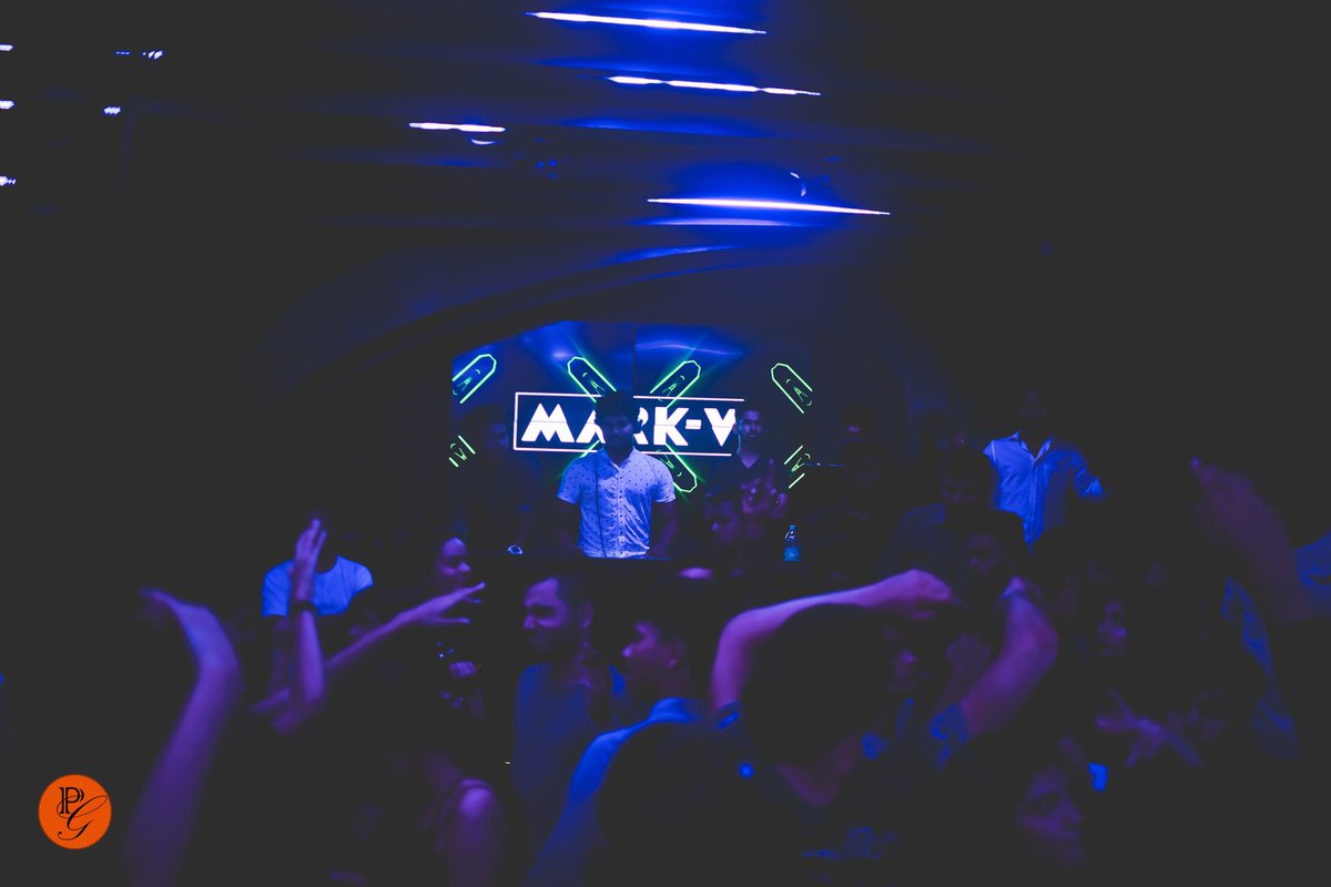 djmarkvmusic's tweet photo. Last night madness at Vortex Bandra 
Hosted by @sparshnotnice &amp;  @saloniichawann .
.
.
.
.
#ladiesandmodelsnight #wednesdaynight #packed #mumbainightlife #djlife #djmarkvmusic #commercial #hiphop #trap #edm #bdm https://t.co/IE1RocVOSr