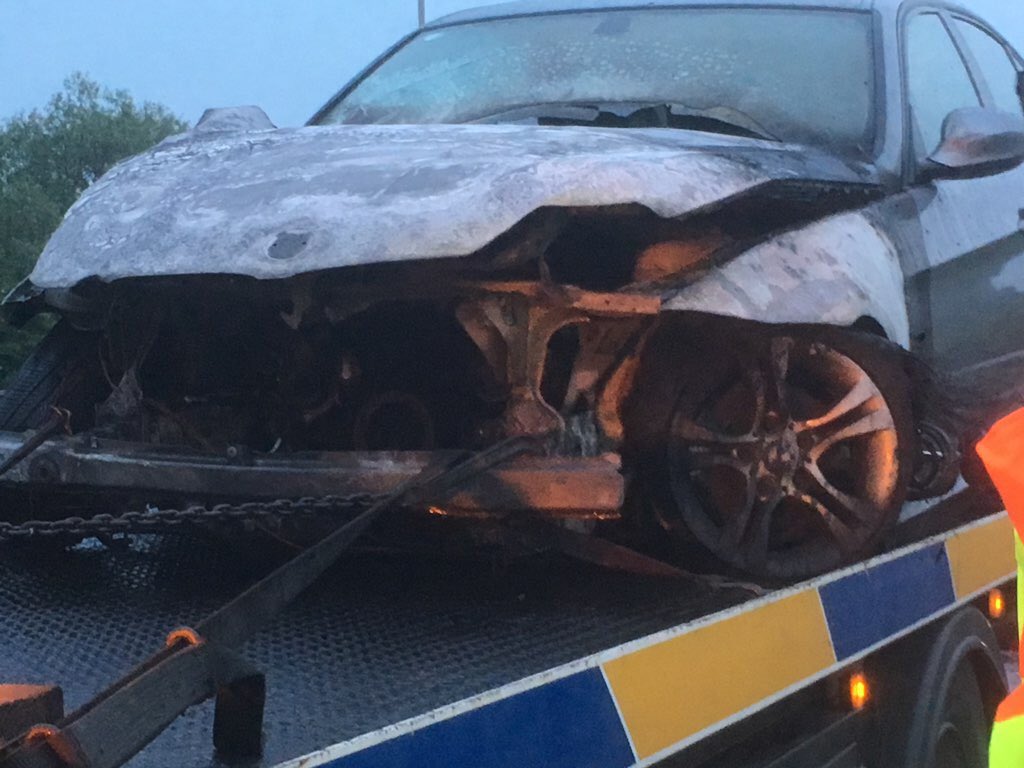 Mjdayo's tweet photo. @BMW my parents were driving on the M5 this evening when their BMW 3 series just burst into flames 🔥 

I read you were recalling the 3 series models from 2006-11 because of this known problem?!

Thank god they’re ok 🙏🏻 https://t.co/I8zgI20khL