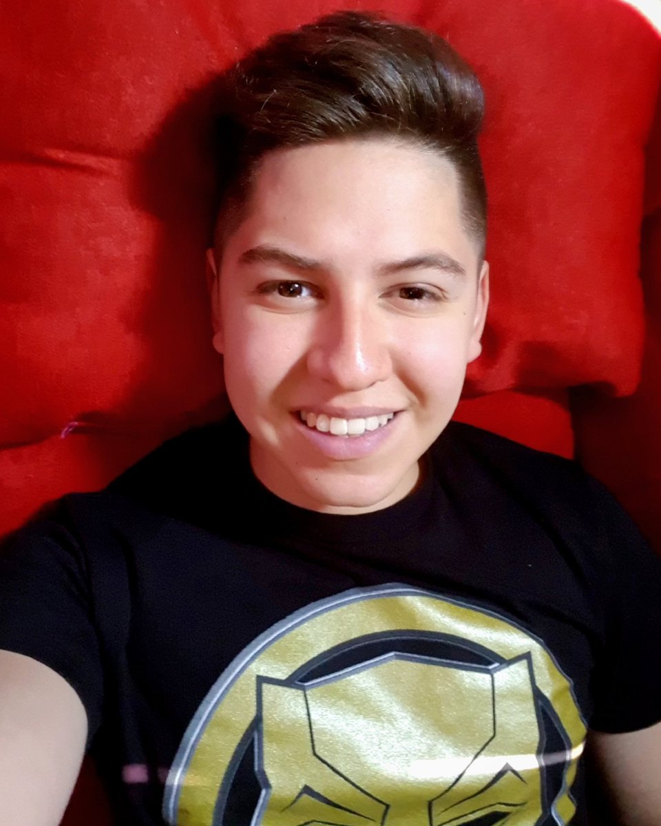 alexis_ruizred's tweet photo. Con cara de desvelado pero con toda la actitud👊 Casi viernes, como se van a divertir este fin?🍻 #losrojos #asimedivierto #alexrojo https://t.co/HUfhFucucx