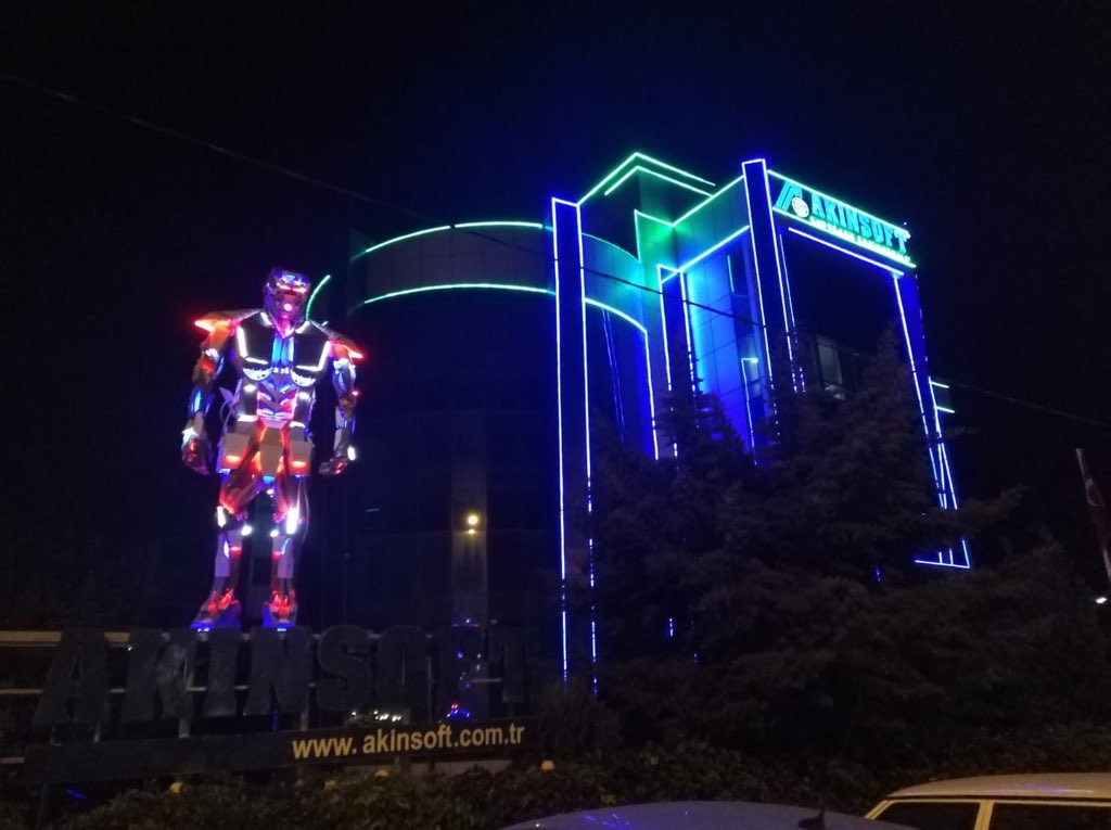 DrOzgurAkin's tweet photo. Teknoloji için sanat. Robot Ada-M 😊👍🏻 #robotadam #sanat #heykel #statue #sculpture #art #robot #robotics #akinsoft #akinrobotics https://t.co/ICL2wFOVNG