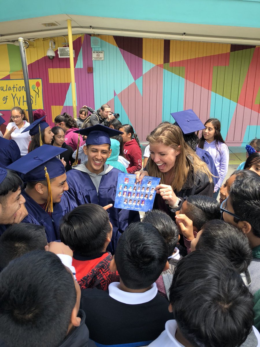 MsKoontzMDUSD's tweet image. My favorite event!!!! Ok ok they’re all my favorite 🤗 #feederpattern #seniorwalk2018 #mdusdPROUD @YgnacioValley