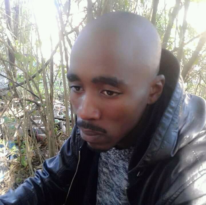 Happykhumalo54's tweet photo. Who is this ? https://t.co/ckGhn5pAdx