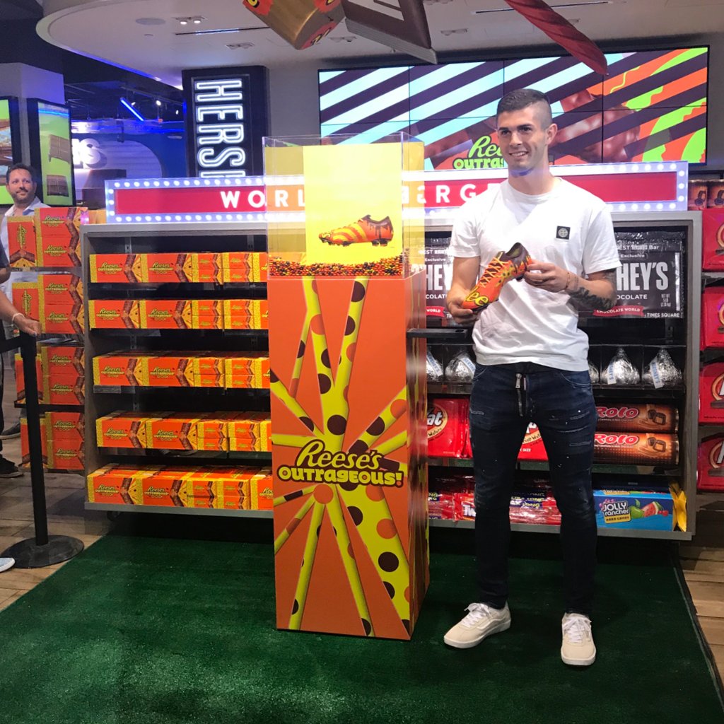 HersheyCompany's tweet photo. We're outrageously excited to announce our partnership with soccer superstar @cpulisic_10 today @chocolateworld Times Square! https://t.co/JURruCkhDL