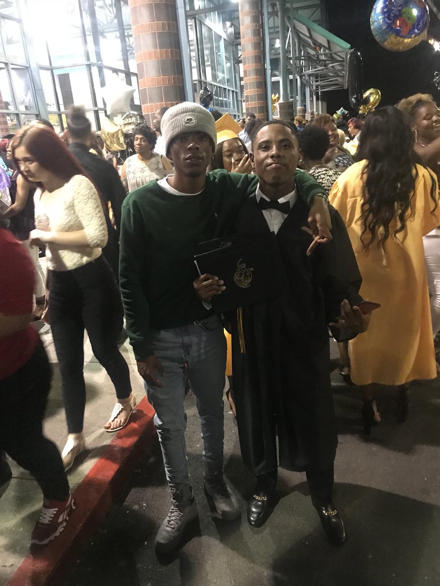 PTG3_'s tweet image. @ladeezy3 @keeddyy_ congratulations rock &amp;amp; stone pops would have been proud to see y’all walk cross that stage #realbloodline🐺