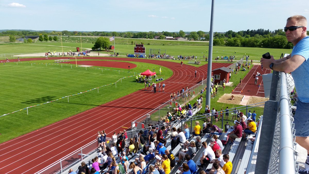 WHSwhippets's tweet photo. Beautiful night for the WIAA Sectional Track meet at Whitewater HS. Good luck to all athletes! https://t.co/rbT2dyi4ha