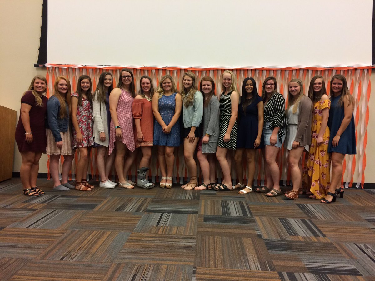 HHHsoftball's tweet photo. Husky Softball 2018...without cleats and eye black. https://t.co/FN7KYyJ7Wm
