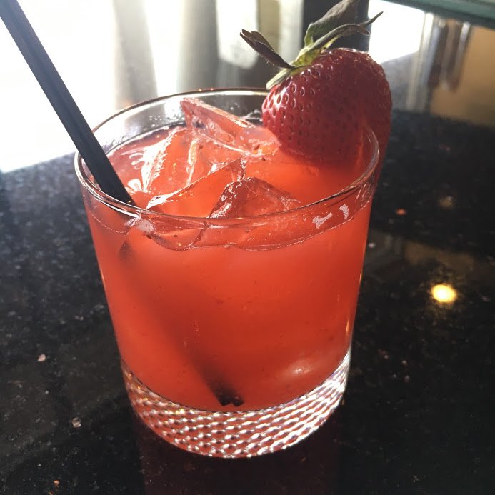 Sun_Singer's tweet photo. Try a fish of a different stripe....Striped Marlin. And imbibe one of Ronnie's newest cocktails....Hot Strawberry Blonde!
#cu4lunch #cu4brunch #cu4dinner #chambana #eatdrinksunsinger #eatsunsinger #drinksunsinger #eatcu #drinkcu #eatlocal #chambanaeats https://t.co/OvTmLyv0Qw