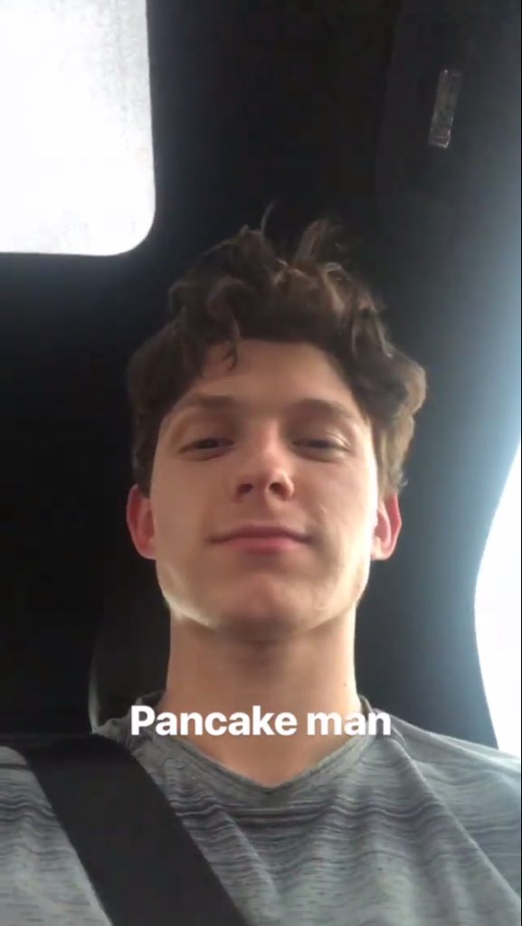 PRADAYAX's tweet photo. HIS CURLS https://t.co/nQv2bm4Osf