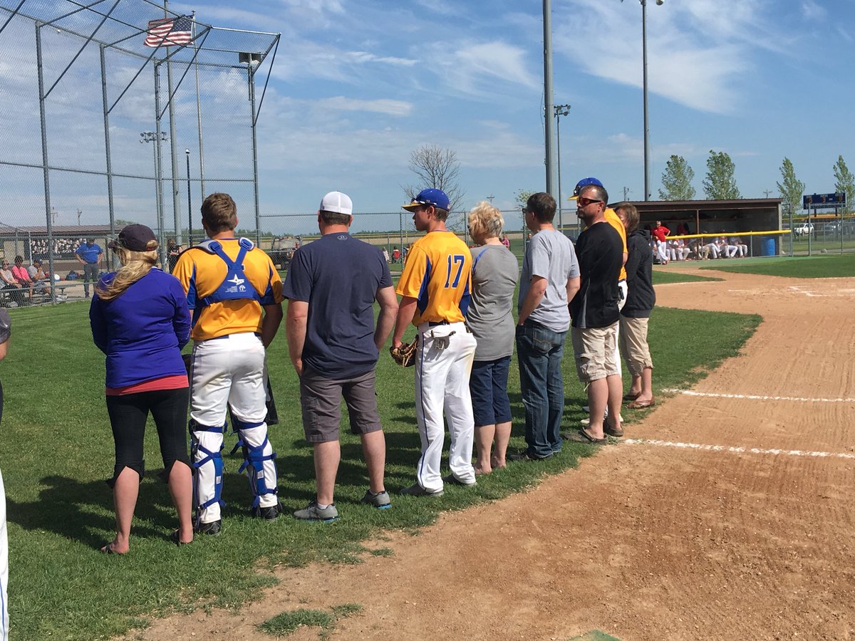 LHSBaseball7's tweet photo. Appreciating our seniors on senior night! We will miss you Dylan Manderud, Cameron Dahlin, and Brayden Johnson! Good luck to you all in the future! https://t.co/nodeftw6MI