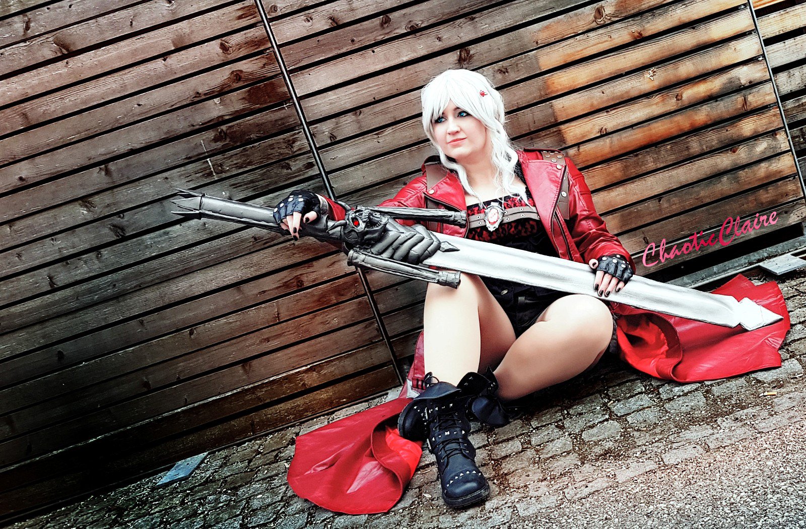 Fem Dante from Devil May Cry cosplay by Fenix Fatalist - 9GAG