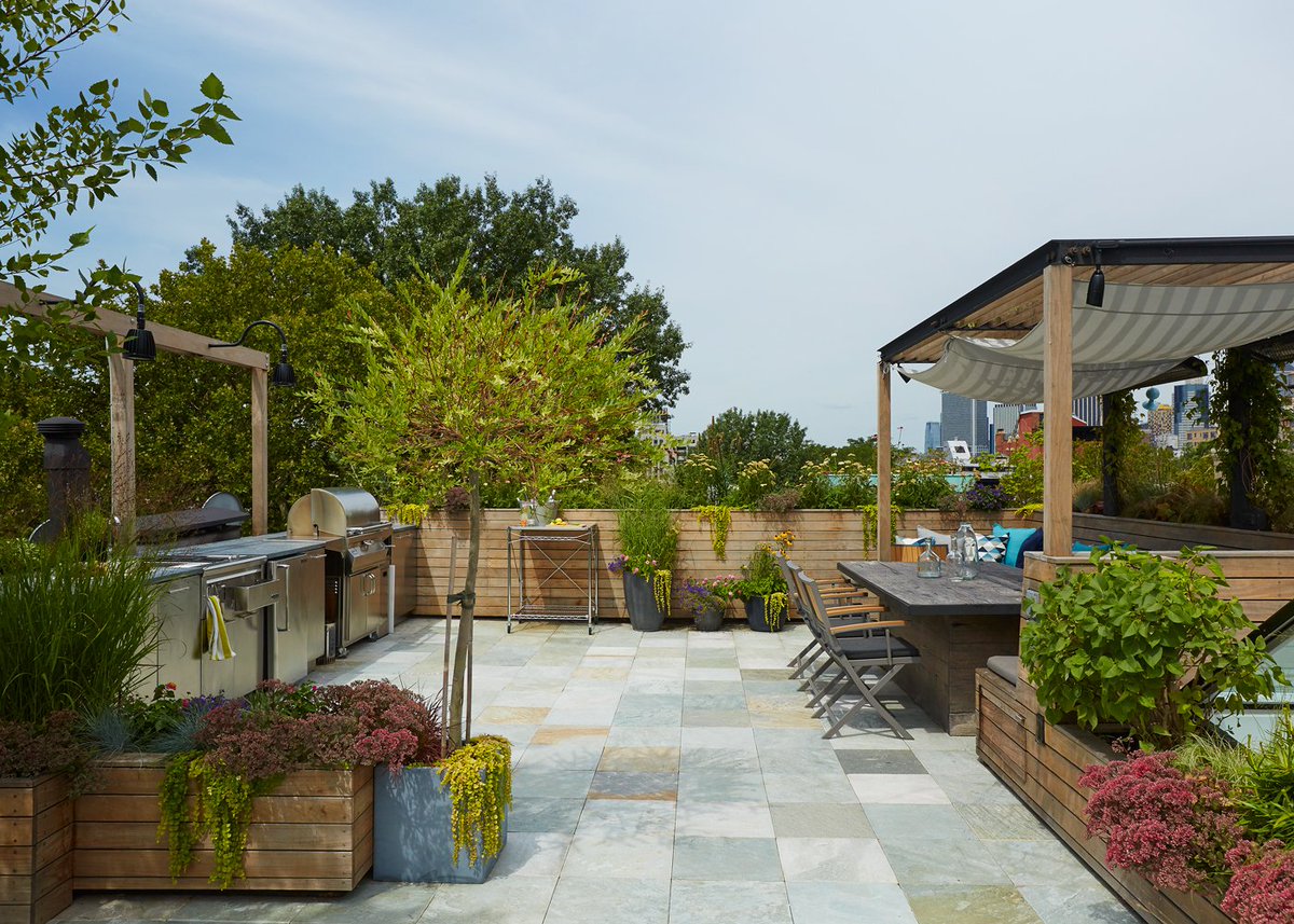 Check this chore off your to do list ahead of Memorial Day Weekend! 🌞 facebook.com/NewYorksLittle… #outdoorliving #memorialdayweekend #ElvesRecommend | design: LBR | HOME photo: Tim Williams