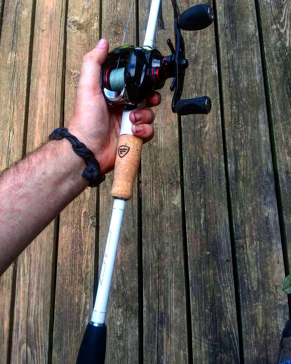 HegemanHunter's tweet photo. The newest addition to my arsenal, the @favoriterodsusa White Bird 7'0" Medium Heavy!! I can already say it's the lightest rod I own and I'm blown away with how it feels and I can't wait to break it in!! #favoriteusa #favoritefishing #teamfavorite #bassfishing #whitebird https://t.co/rK5WElHZpJ