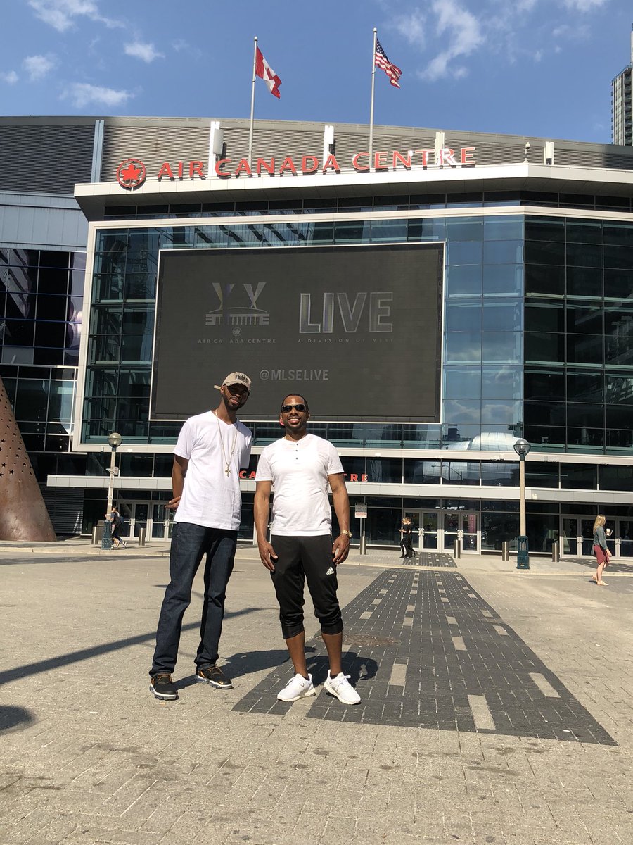 GWIL216's tweet photo. Running thru the 6 with my woe!! #youknowhowthatshitgo #toronto #canada #lebronto #annualtrip #memorialdaytrip #4 https://t.co/GTBvJnDytw