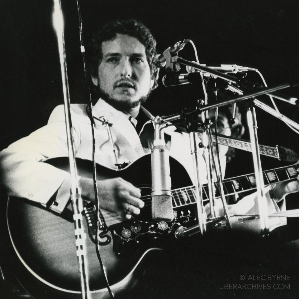 ABArchive's tweet photo. @bobdylan at the @IsleOfWightFest, 1969. Detail from a vintage print. Neg lost, probably in the studio fire. Can he really be 77 today? https://t.co/7kPezWsLBR