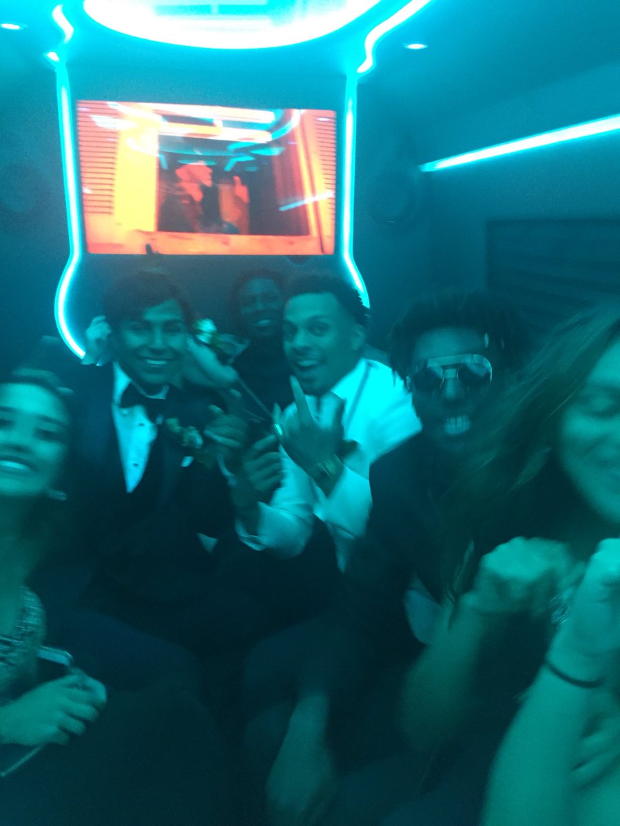 rix_ric's tweet photo. Great memory for Seniors... Prom 2018! https://t.co/qm2xwCc6e4