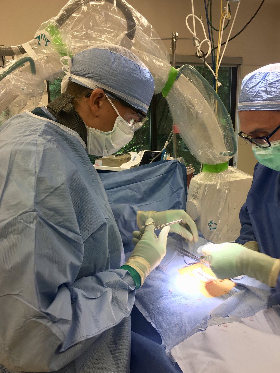 Mr_White503's tweet image. First opportunity to #FirstAssist in neurosurgery. Nerve wracking at times not wanting to mess up, but it went great! Awesome experience! @StuAcademyAAPA @SurgeryPA #PAschool